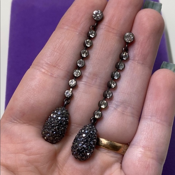 💛 Classic Black & Silver Crystal Drop Earrings - Picture 5 of 6